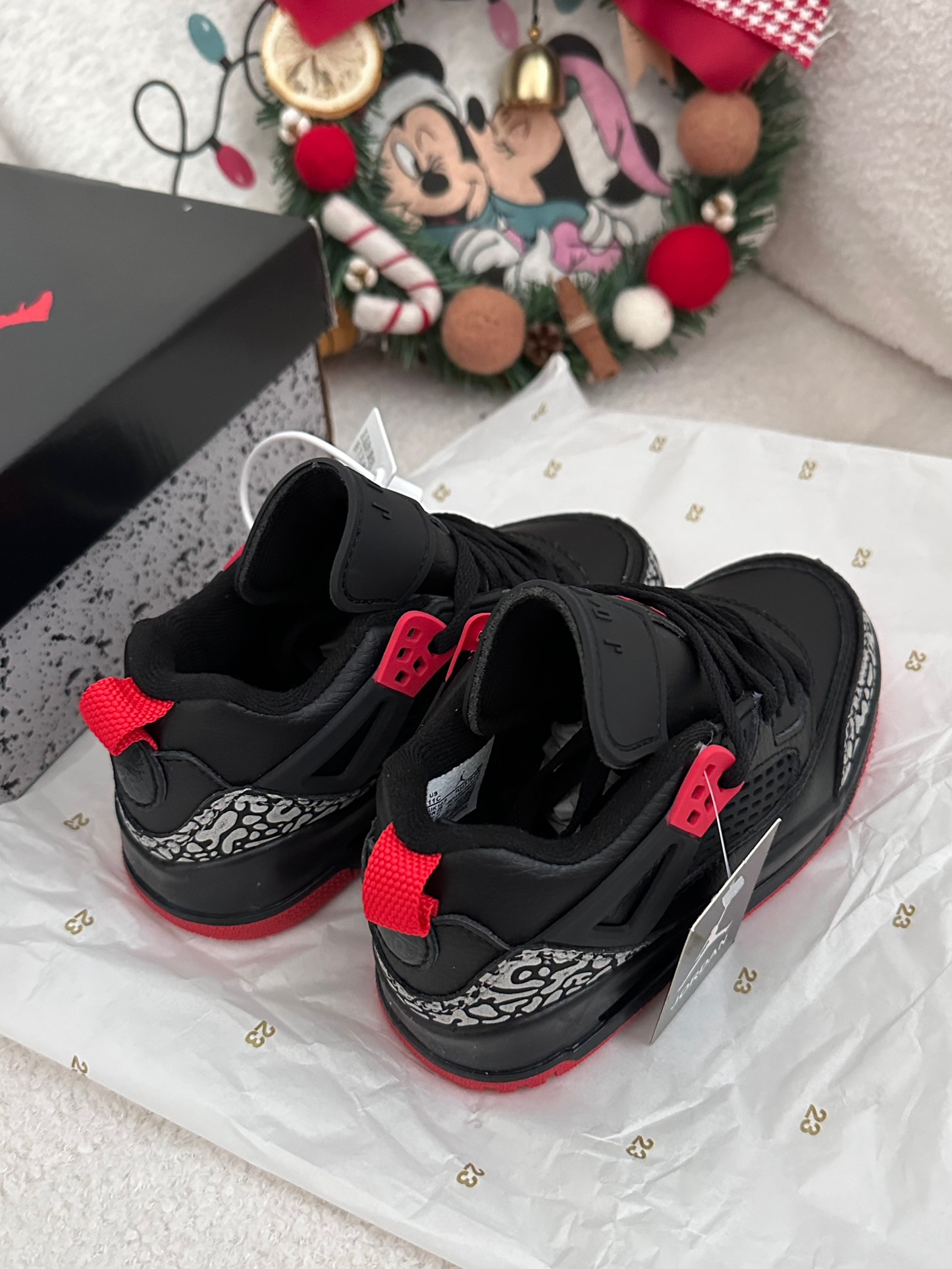 图片[8]-AJ 乔3.5代系带篮球气垫童鞋28-35 SPIZIKE LOW系带篮球气垫童鞋巧糅经典JORDAn运动鞋的设计元素，成就匠心经典-选品中心