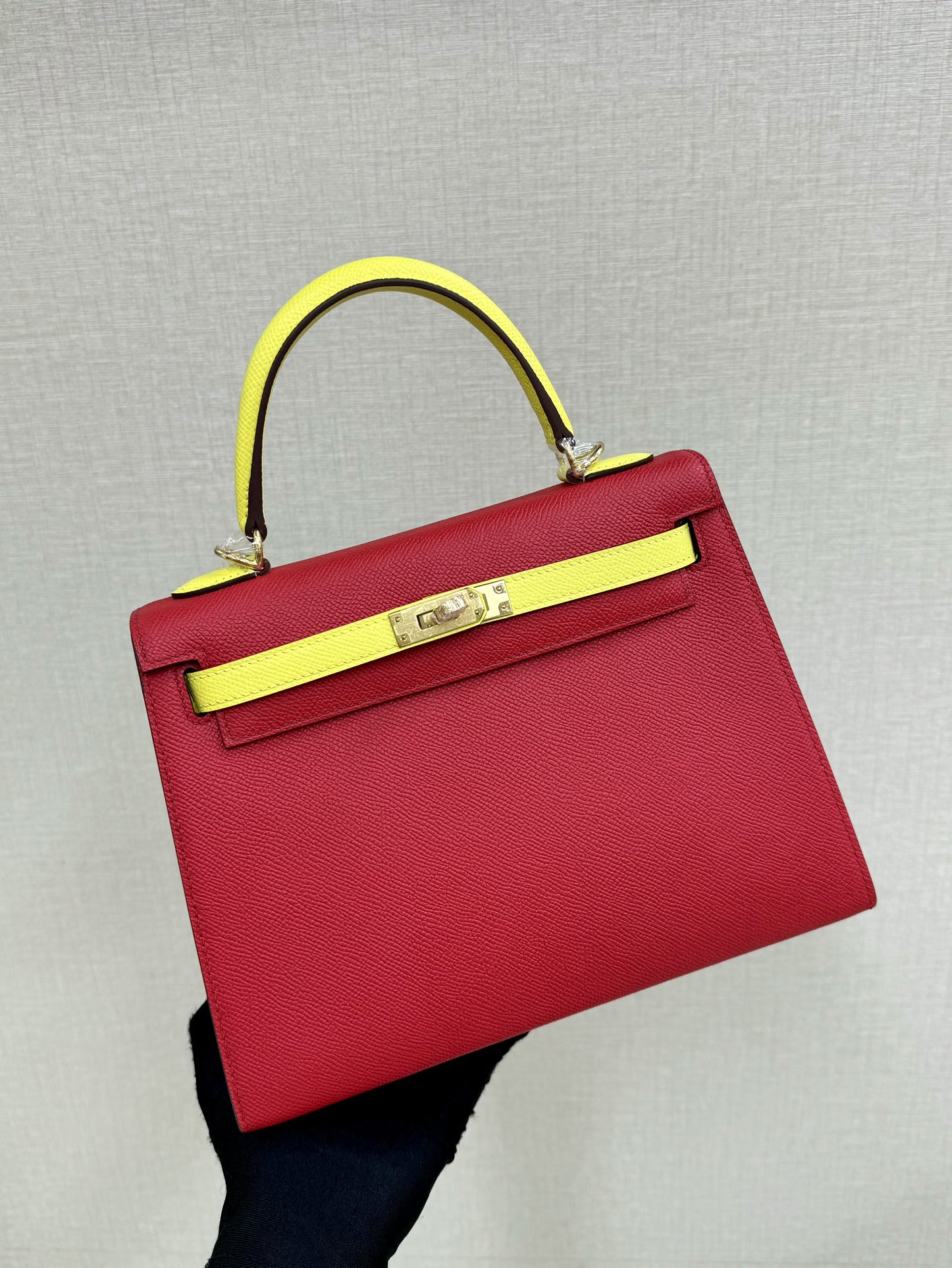 NO:811683,Kelly25 esom leather, flag red with lemon yellow, hand-stitched wax thread, Hermes, hermes, Hermes,19860909Kelly25 esom皮 国旗红拼柠檬黄 手缝蜡线,爱马仕,hermes,Hermes,,Bag