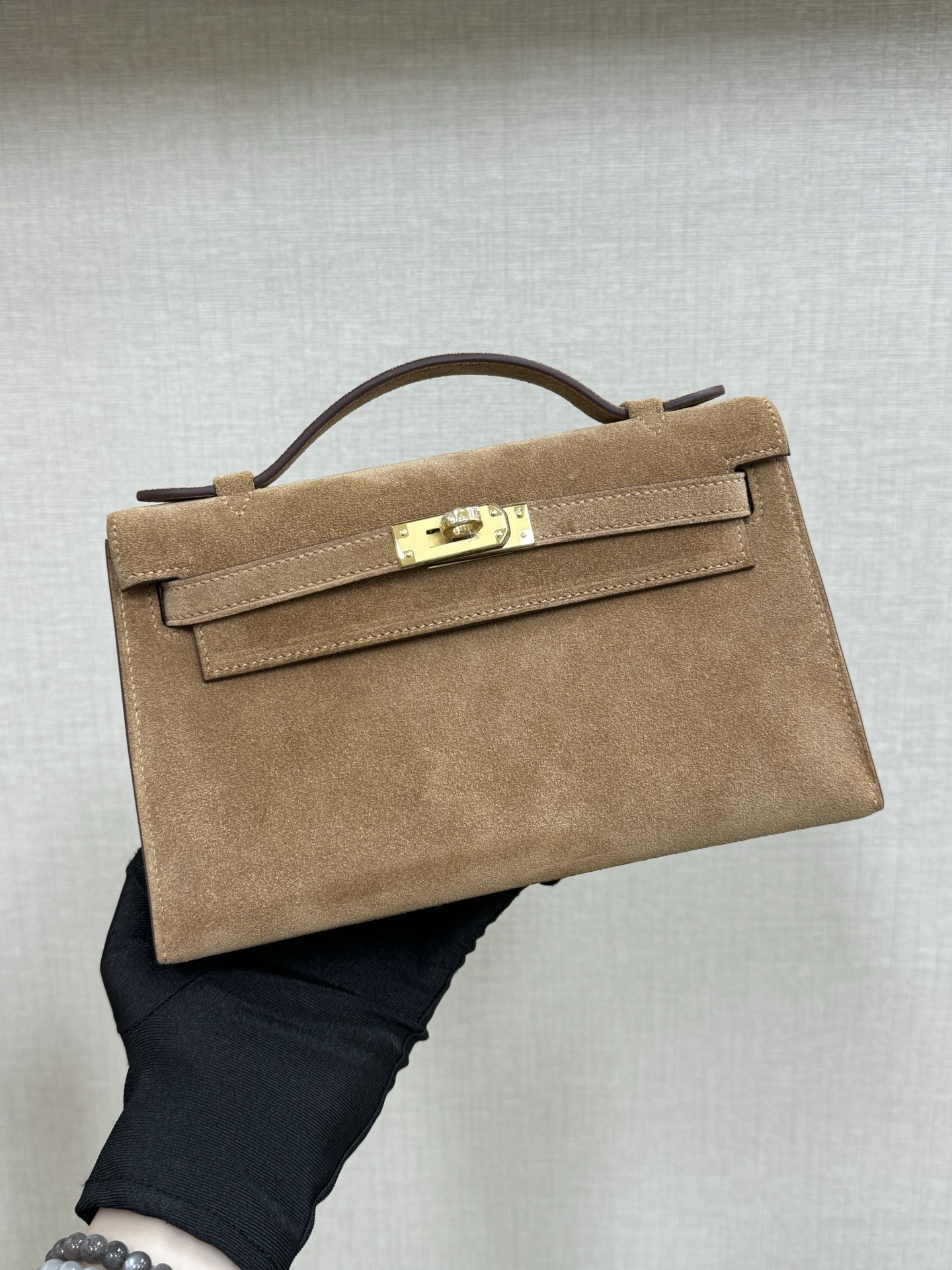 NO:699640,mini kelly first generation 22cm suede light brown hand-stitched wax thread, Hermes, hermes, chamois leather, Hermes,19860909mini kelly 一代22cm 麂皮 浅棕色 手缝蜡线,爱马仕,hermes,chamois leather,Hermes,,Bag