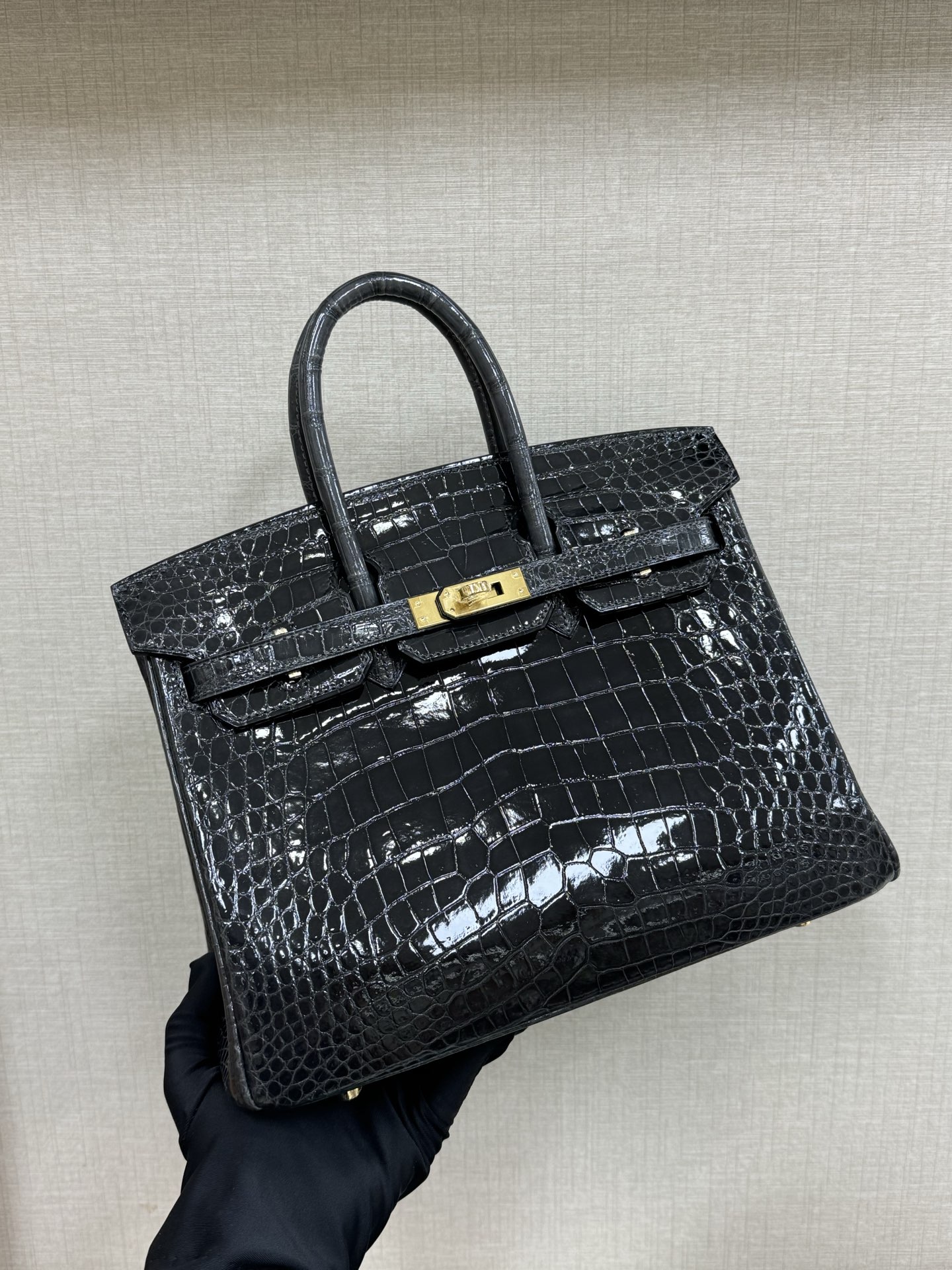 NO:698008,Birkin25 crocodile skin glossy graphite gray hand-stitched hand-stitched wax thread,Hermes,hermes,crocodile skin,Hermes,19860909Birkin25 鳄鱼皮亮面 石墨灰 手工钉 手缝蜡线,爱马仕,hermes,crocodile skin,Hermes,,Bag