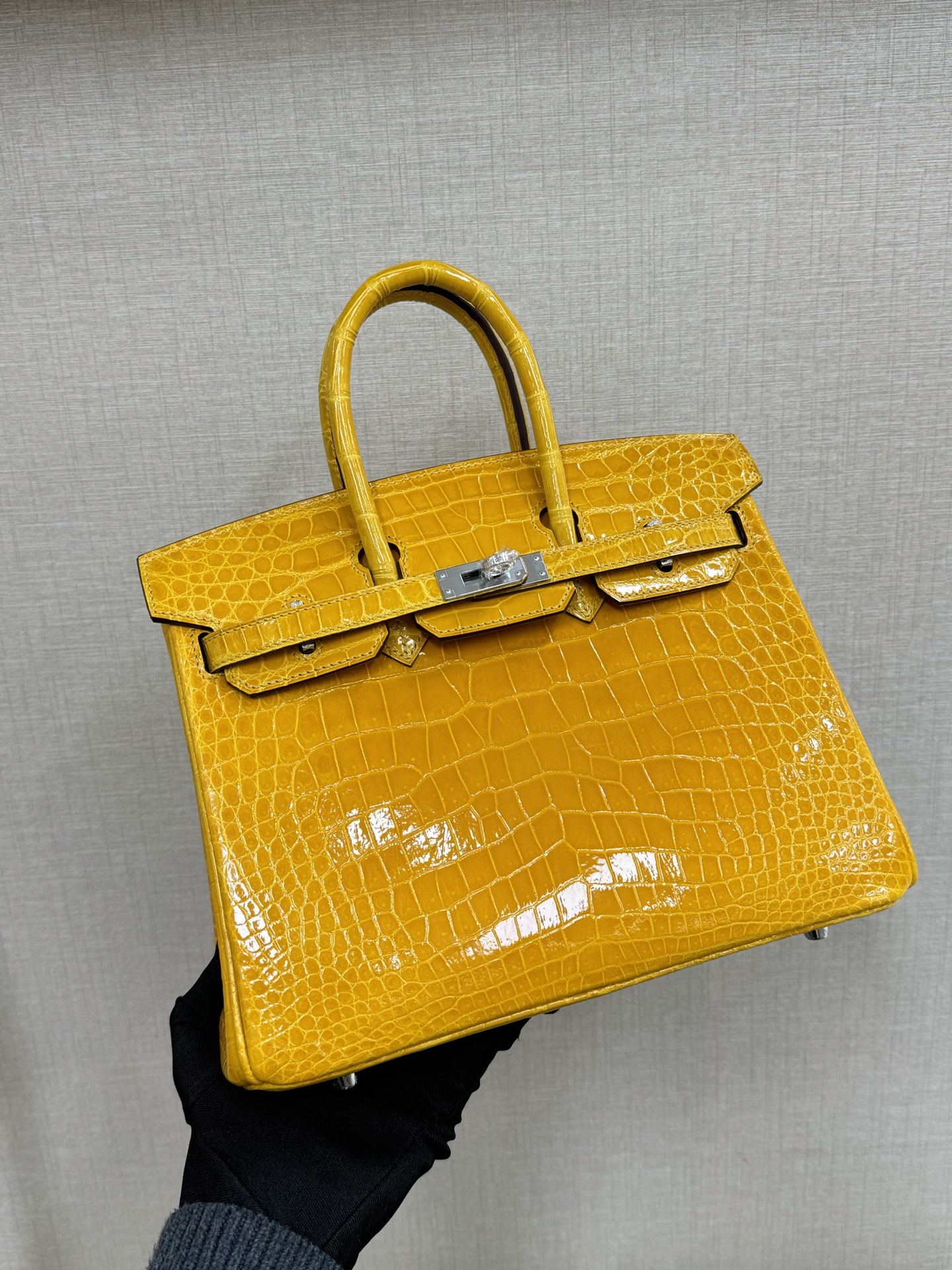 NO:698006,Birkin25 crocodile skin shiny amber yellow hand-nailed hand-stitched wax thread,Hermes,hermes,crocodile skin,Hermes,19860909Birkin25 鳄鱼皮亮面 琥珀黄 手工钉 手缝蜡线,爱马仕,hermes,crocodile skin,Hermes,,Bag