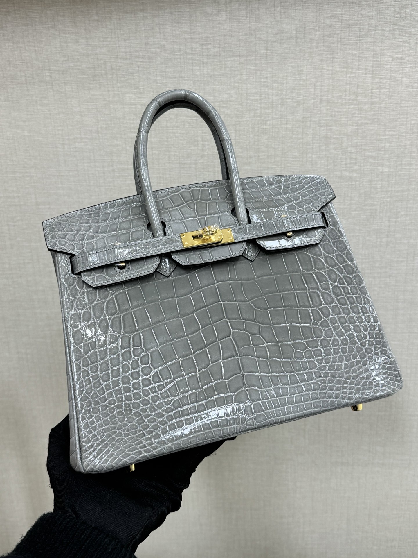NO:698011,Birkin25 crocodile skin glossy glacier gray hand-nailed hand-stitched wax thread,Hermes,hermes,crocodile skin,Hermes,19860909Birkin25 鳄鱼皮亮面 冰川灰 手工钉 手缝蜡线,爱马仕,hermes,crocodile skin,Hermes,,Bag