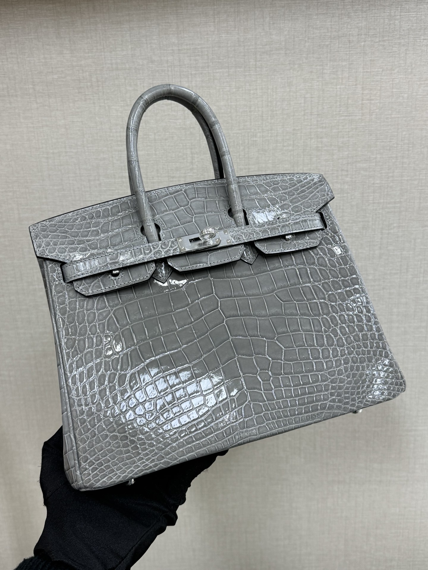 NO:698012,Birkin25 crocodile skin glossy glacier gray hand-nailed hand-stitched wax thread,Hermes,hermes,crocodile skin,Hermes,19860909Birkin25 鳄鱼皮亮面 冰川灰 手工钉 手缝蜡线,爱马仕,hermes,crocodile skin,Hermes,,Bag