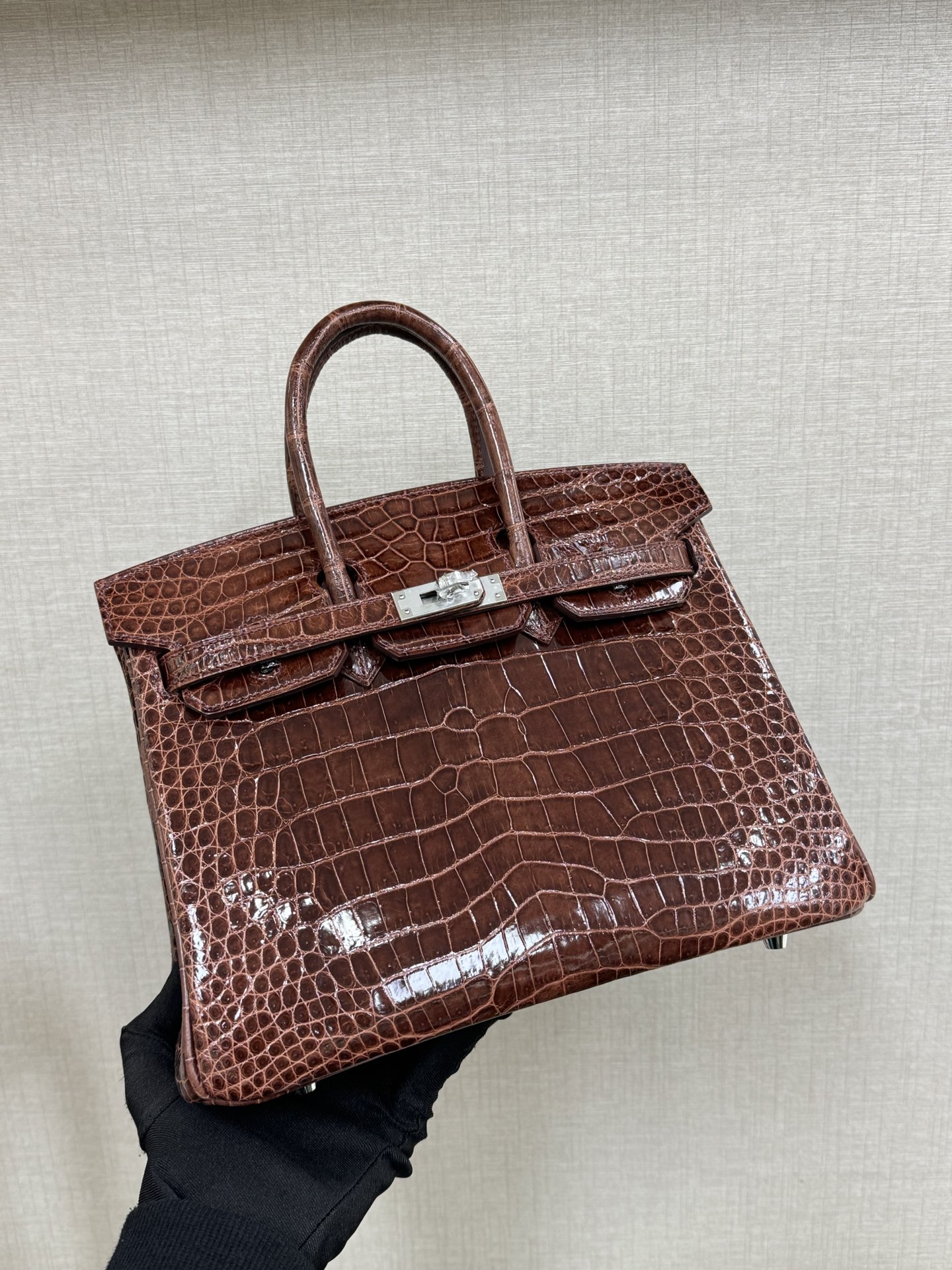 NO:697993,Birkin25 crocodile skin glossy honey brown hand-stitched wax thread,Hermes,hermes,crocodile skin,Hermes,19860909Birkin25 鳄鱼皮亮面 蜜糖棕 手缝蜡线,爱马仕,hermes,crocodile skin,Hermes,,Bag