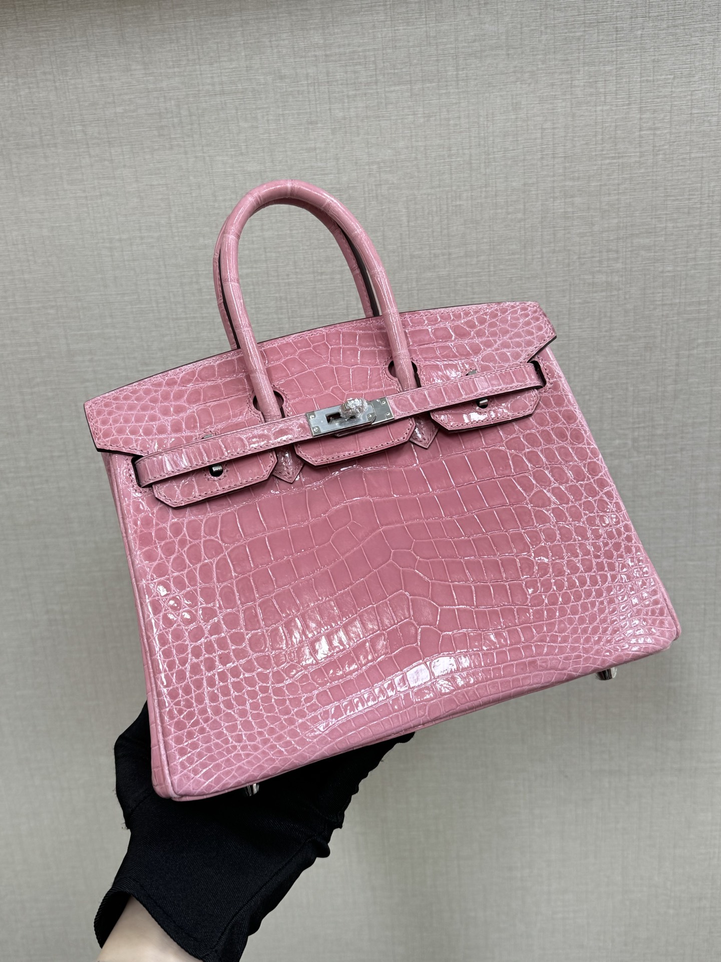 NO:698002,Birkin25 crocodile skin glossy ceramic powder hand-made nails hand-stitched wax thread,Hermes,hermes,crocodile skin,Hermes,19860909Birkin25 鳄鱼皮亮面 陶瓷粉 手工钉 手缝蜡线,爱马仕,hermes,crocodile skin,Hermes,,Bag