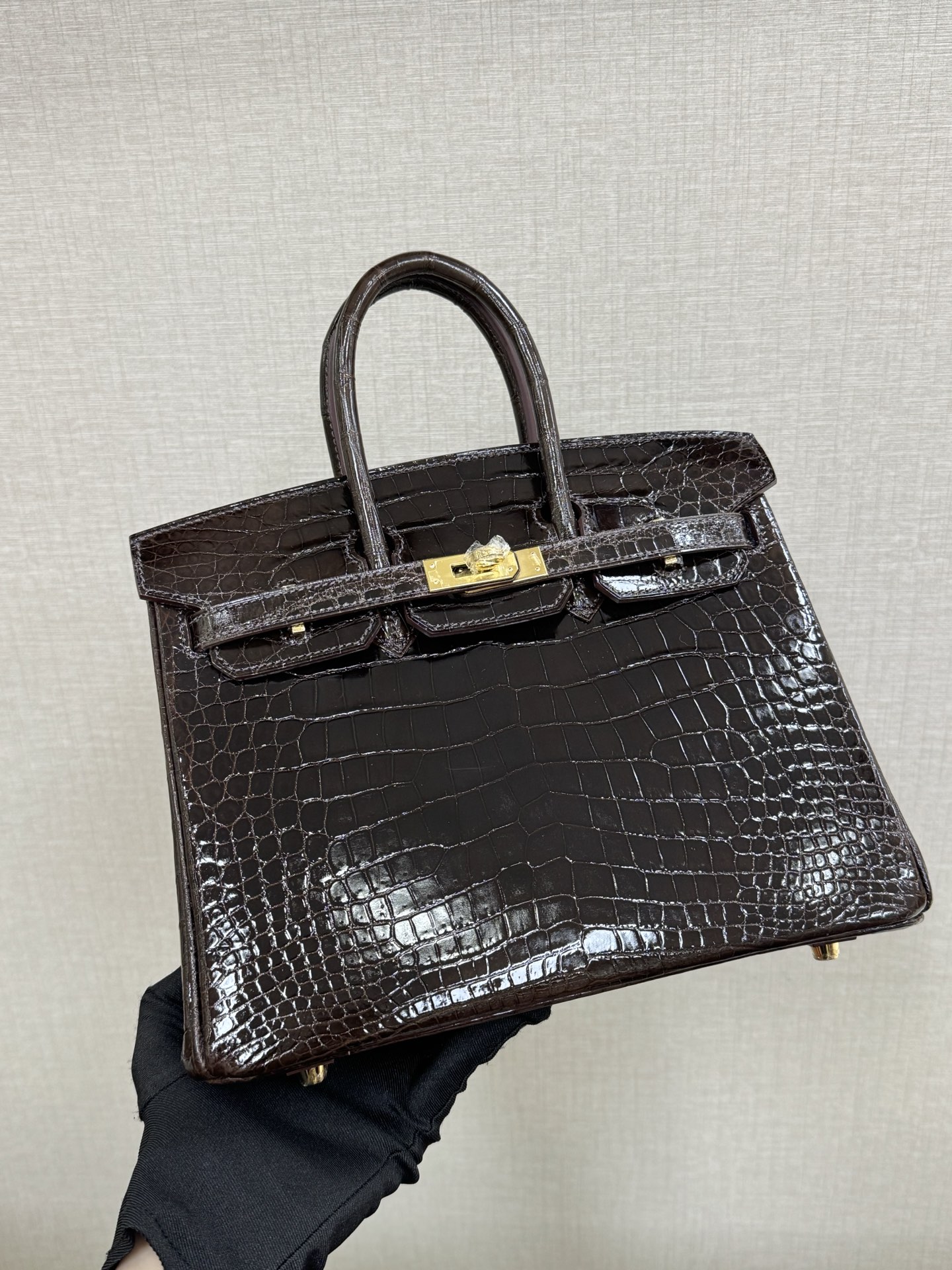NO:698009,Birkin25 crocodile skin glossy ebony color hand-nailed hand-stitched wax thread,Hermes,hermes,crocodile skin,Hermes,19860909Birkin25 鳄鱼皮亮面 乌木色 手工钉 手缝蜡线,爱马仕,hermes,crocodile skin,Hermes,,Bag