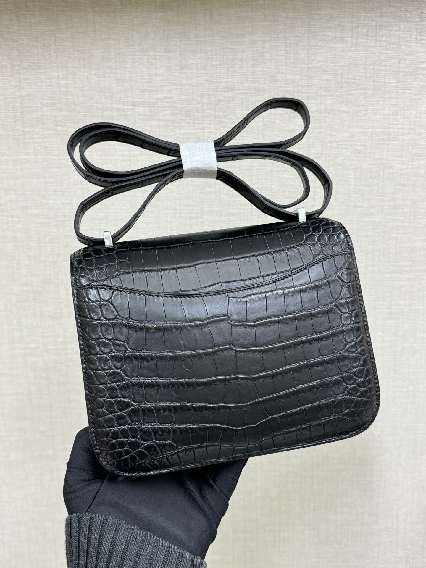 Hermes Constance Black crocodile 19cm shoulder everyday