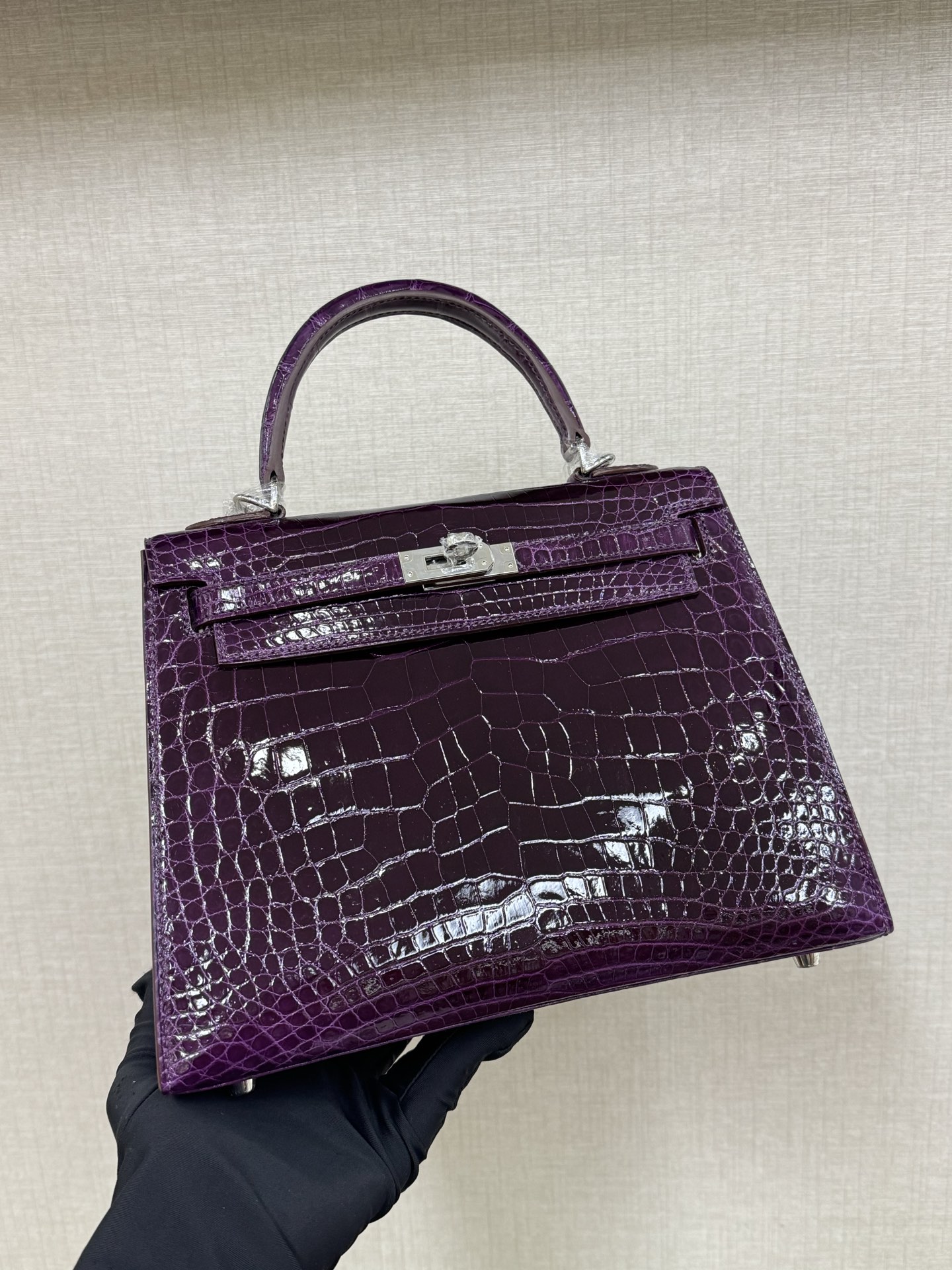 NO:852386,In stock kelly25 crocodile skin shiny grape purple hand-nailed hand-stitched wax thread, Hermes, hermes, crocodile skin, Hermes,19860909现货 kelly25 鳄鱼皮亮面 葡萄紫 手工钉 手缝蜡线,爱马仕,hermes,crocodile skin,Hermes,,Bag
