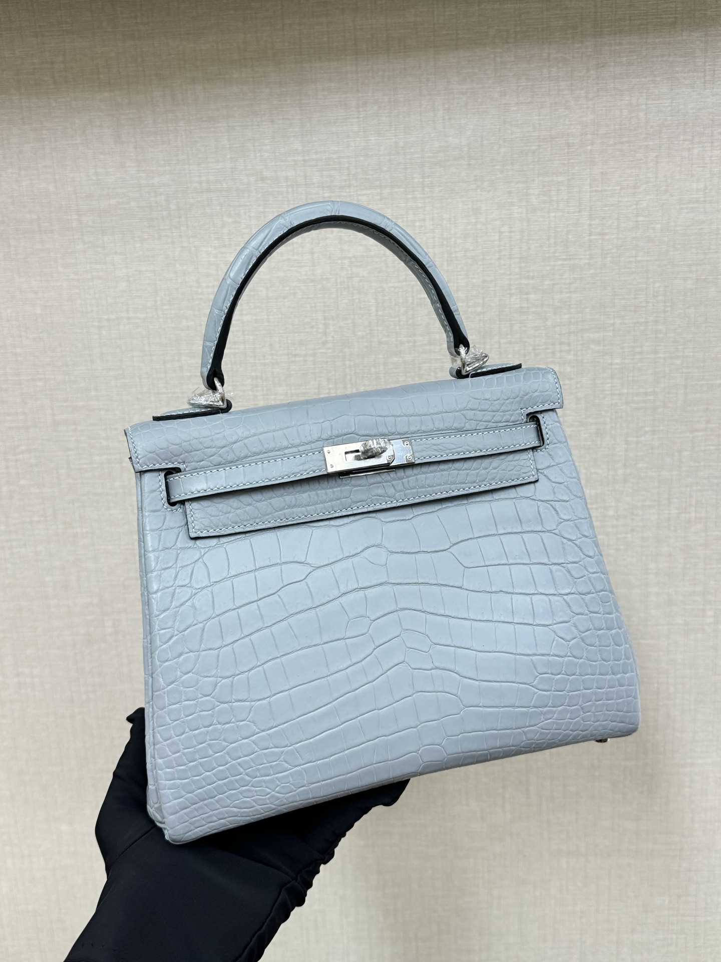 NO:852446,In stock kelly25 crocodile skin matte sky blue hand-stitched hand-stitched wax thread, Hermes, hermes, crocodile skin, Hermes,19860909现货 kelly25 鳄鱼皮雾面 天空蓝 手工钉 手缝蜡线,爱马仕,hermes,crocodile skin,Hermes,,Bag