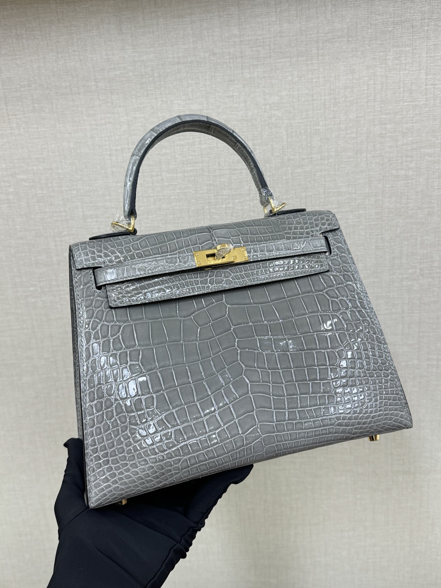 NO:852396,In stock kelly25 crocodile skin glossy glacier gray hand-stitched hand-stitched wax thread, Hermes, hermes, crocodile skin, Hermes,19860909现货 kelly25 鳄鱼皮亮面 冰川灰 手工钉 手缝蜡线,爱马仕,hermes,crocodile skin,Hermes,,Bag