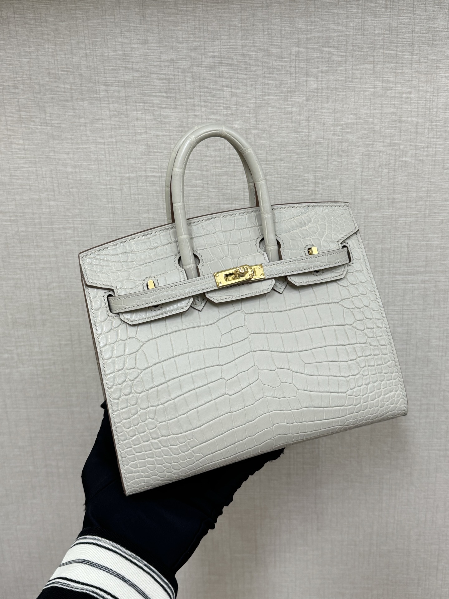 NO:893993,Spot Birkin20 crocodile skin matte glacier white hand-stitched hand-stitched wax thread, Hermes, hermes, crocodile skin, Hermes,19860909现货 Birkin20 鳄鱼皮雾面 冰川白 手工钉 手缝蜡线,爱马仕,hermes,crocodile skin,Hermes,,Bag