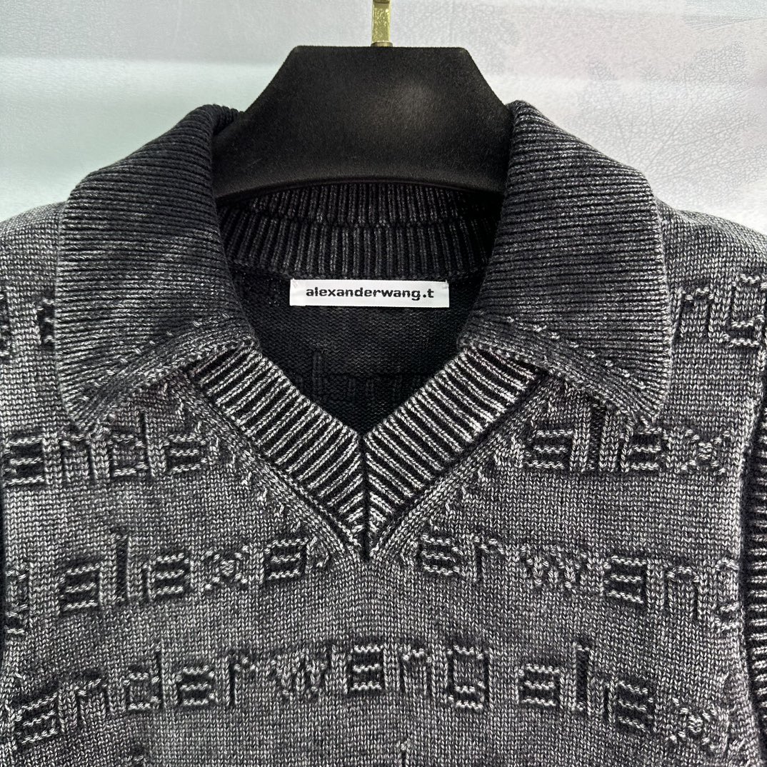 “New Autumn Letters: Single-Standing Female Clothes Packing Update with Simple Base Layout” - 图片 6
