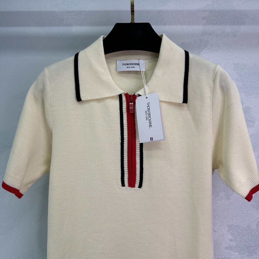 “Thom Browne’s New Wool Suit: Warm, White, and Comfortable Knitwear” - 图片 4