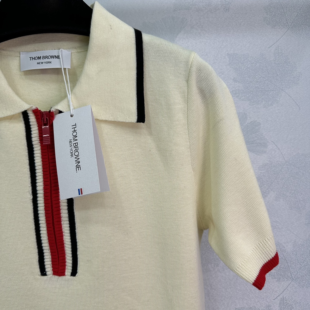 “Thom Browne’s New Wool Suit: Warm, White, and Comfortable Knitwear” - 图片 2