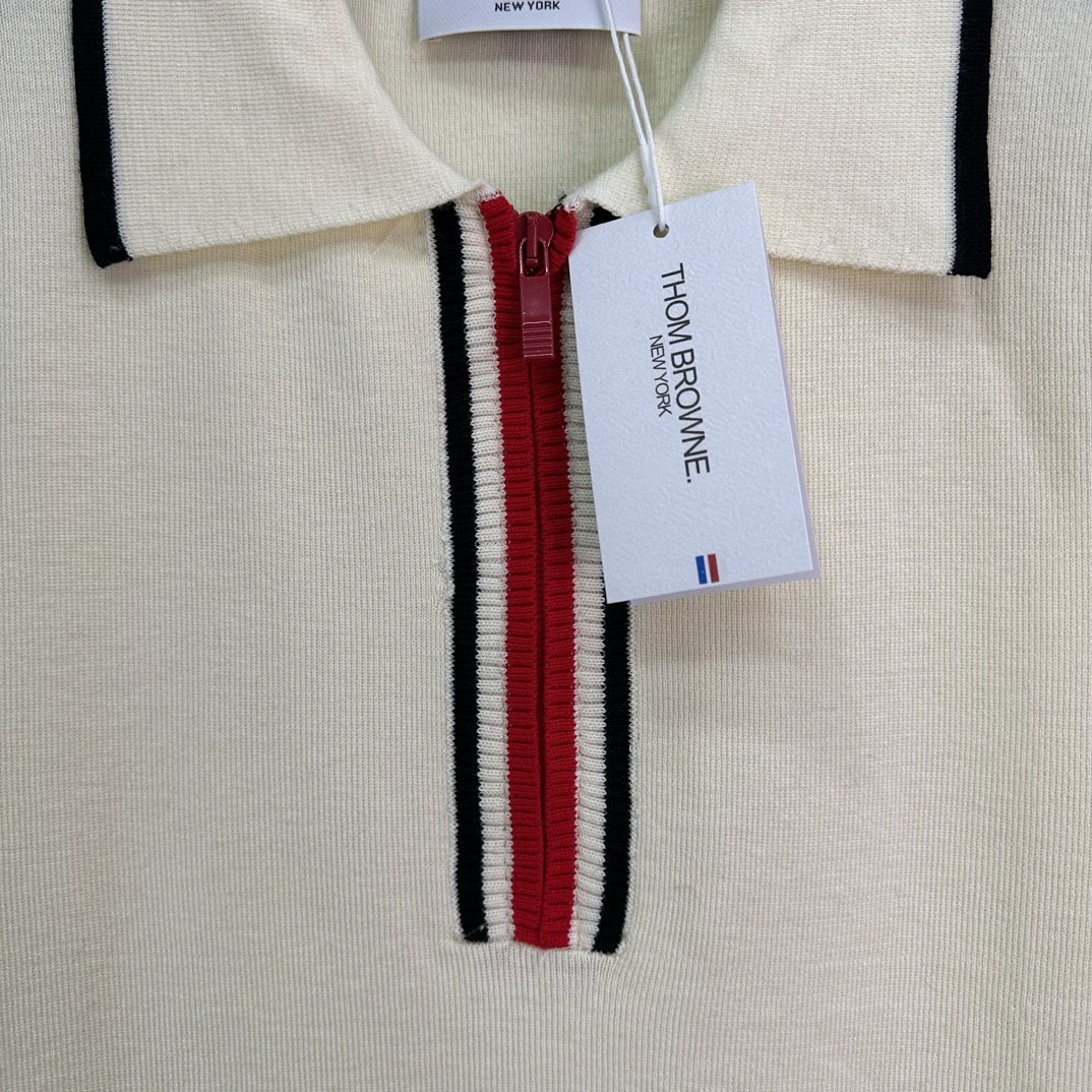 “Thom Browne’s New Wool Suit: Warm, White, and Comfortable Knitwear” - 图片 5