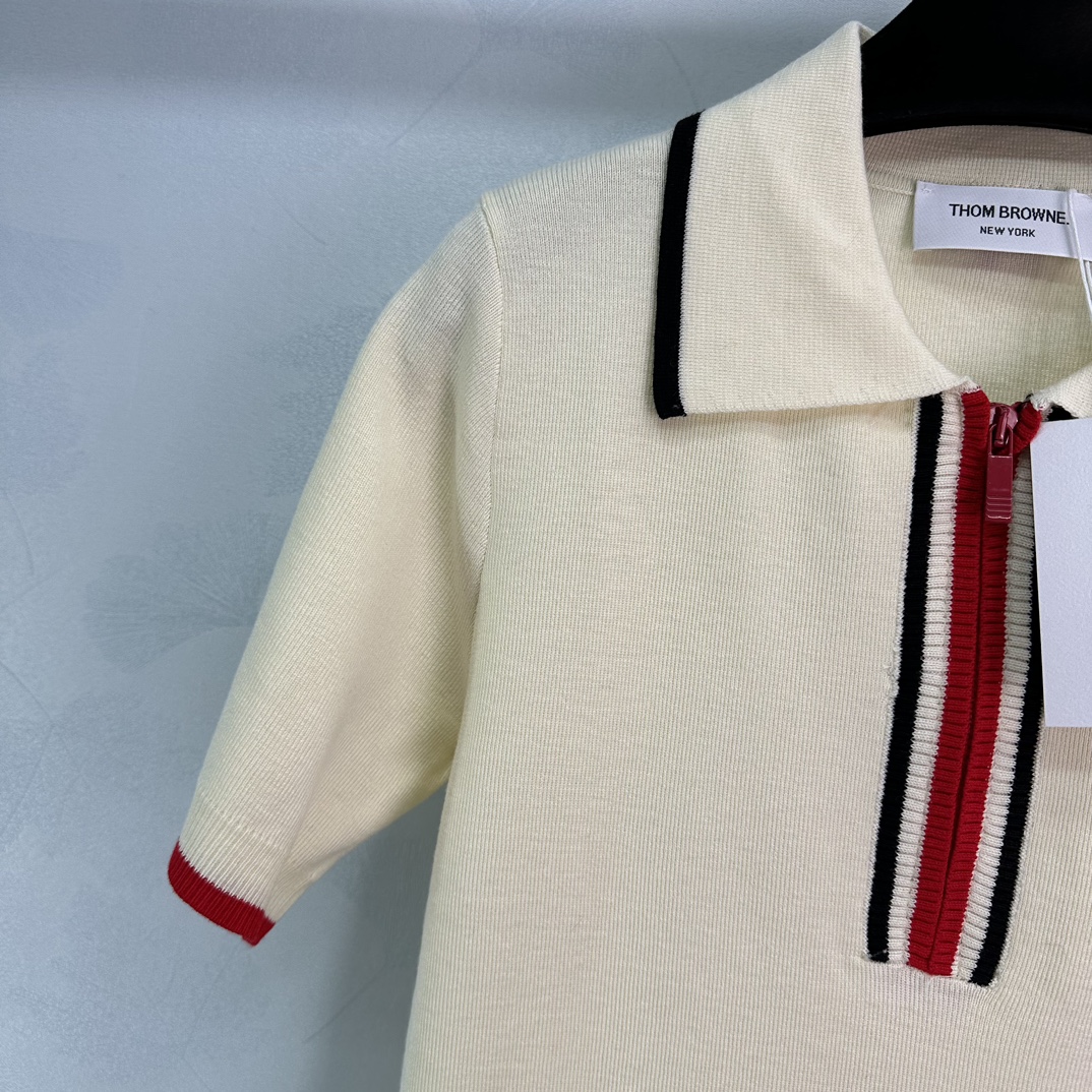 “Thom Browne’s New Wool Suit: Warm, White, and Comfortable Knitwear” - 图片 3