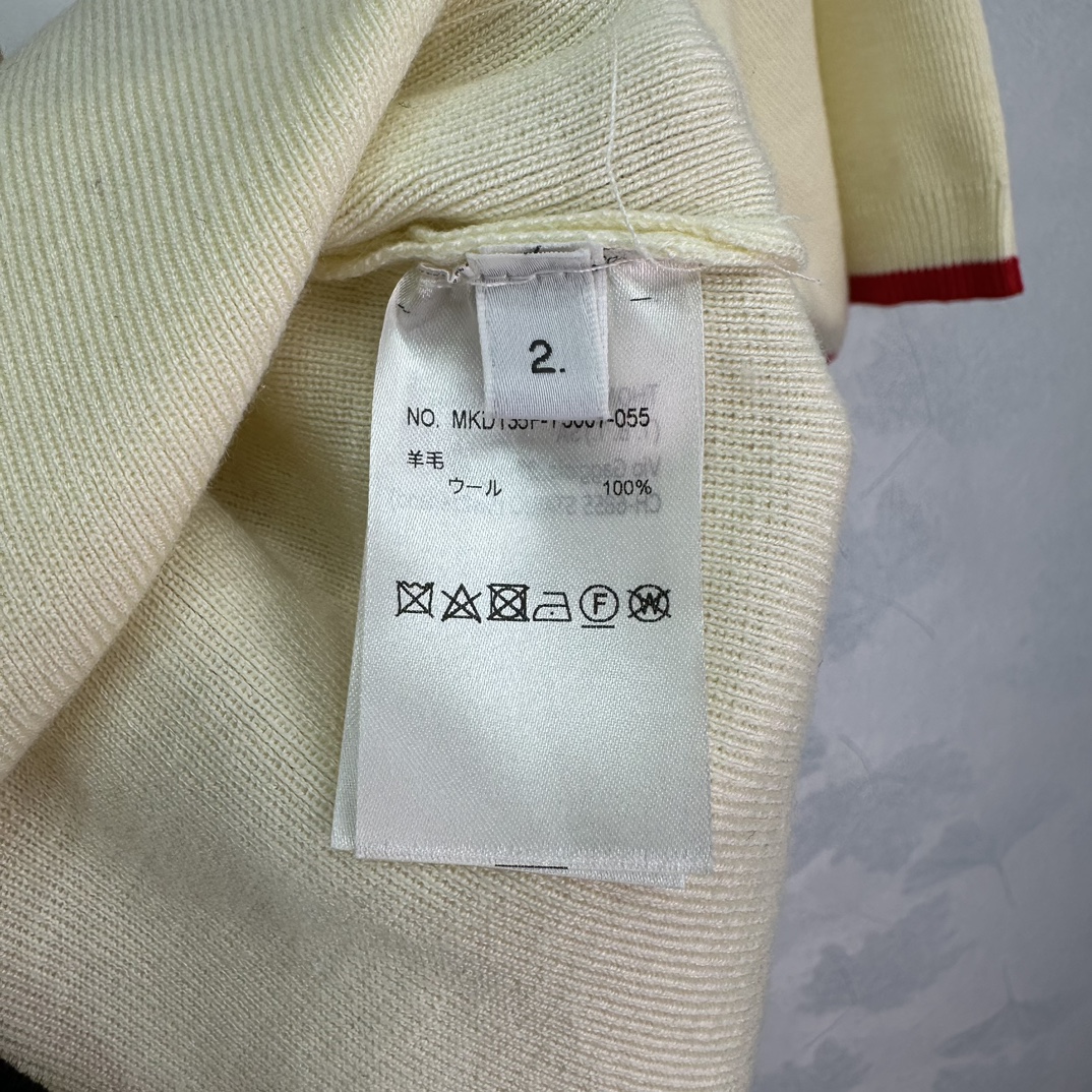 “Thom Browne’s New Wool Suit: Warm, White, and Comfortable Knitwear” - 图片 8