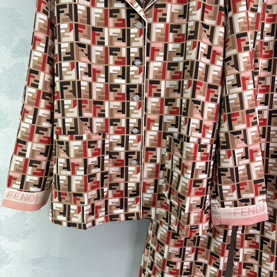 Fe*2024AW Season: Feminine Dresses, Pyjamas, and Monogram Prints in New Collection - 图片 4