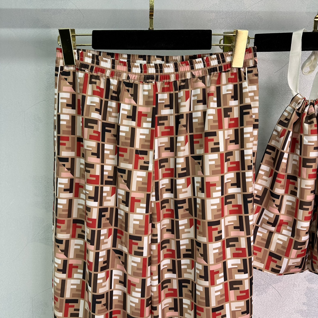 Fe*2024AW Season: Feminine Dresses, Pyjamas, and Monogram Prints in New Collection - 图片 6