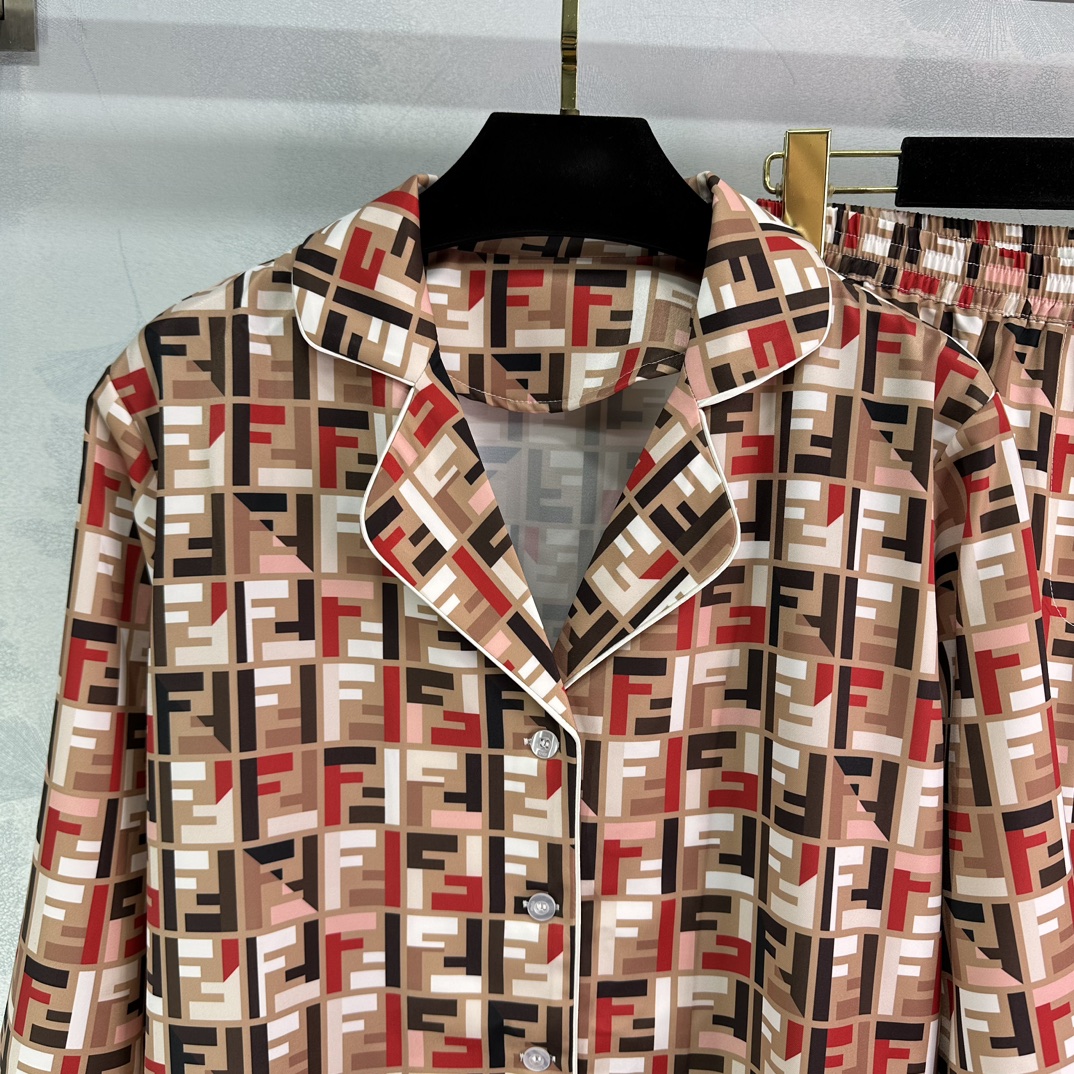 Fe*2024AW Season: Feminine Dresses, Pyjamas, and Monogram Prints in New Collection - 图片 2
