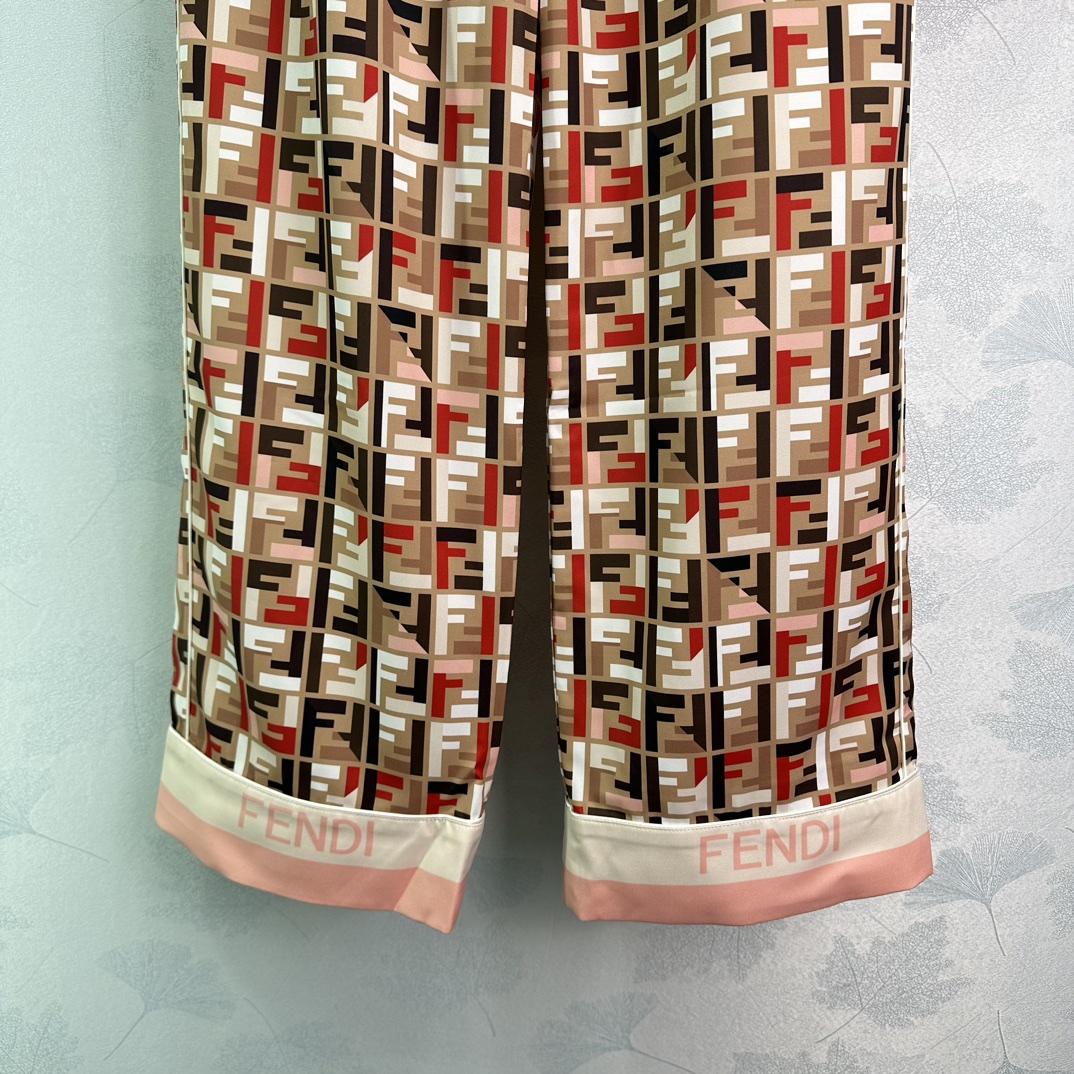 Fe*2024AW Season: Feminine Dresses, Pyjamas, and Monogram Prints in New Collection - 图片 7