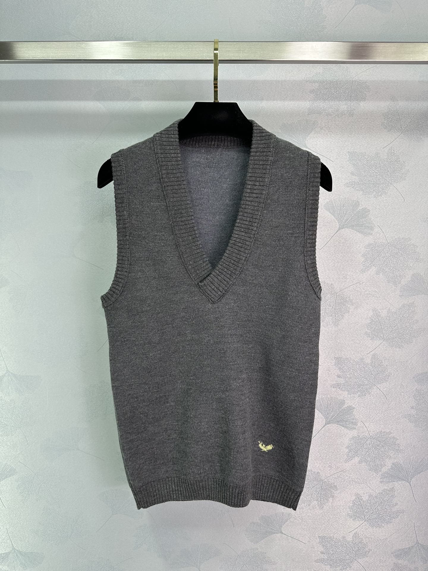 High-quality P610 women’s suit in one color, three sizes, packaged for BV’s 24th collection. - 图片 1