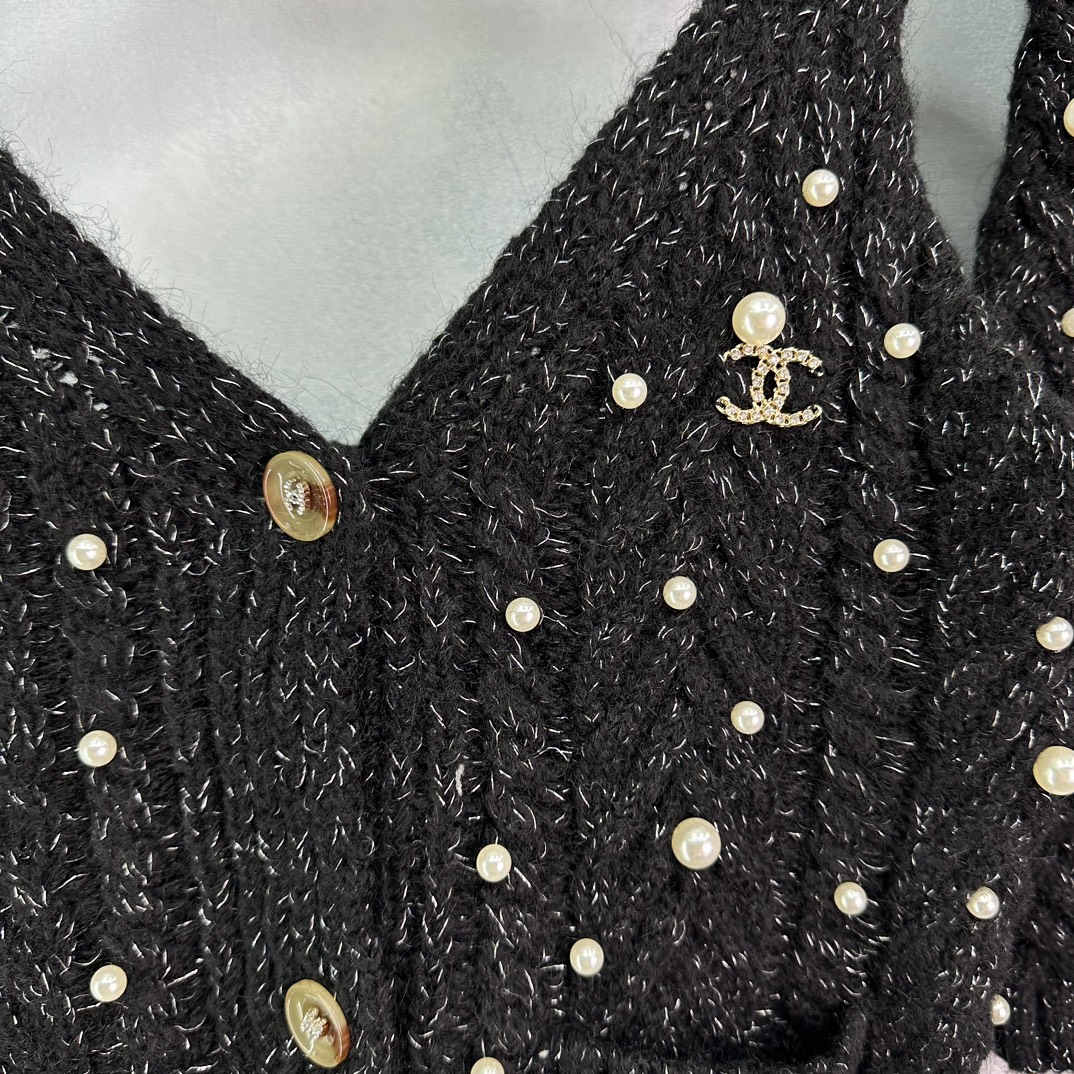 Fashionable Knitting Suit with Pearl Embroidery and Classic Vests for Women - 图片 4