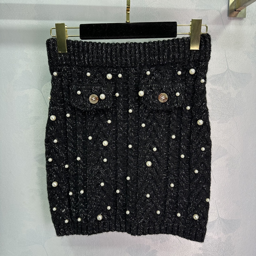 Fashionable Knitting Suit with Pearl Embroidery and Classic Vests for Women - 图片 7