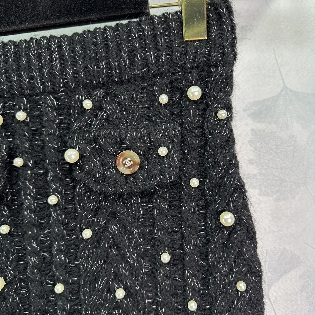 Fashionable Knitting Suit with Pearl Embroidery and Classic Vests for Women - 图片 8