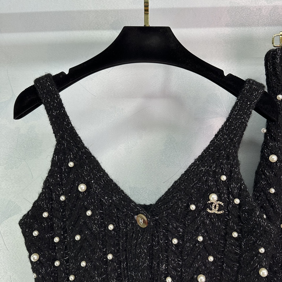 Fashionable Knitting Suit with Pearl Embroidery and Classic Vests for Women - 图片 2