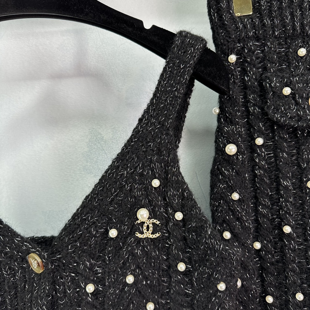Fashionable Knitting Suit with Pearl Embroidery and Classic Vests for Women - 图片 3