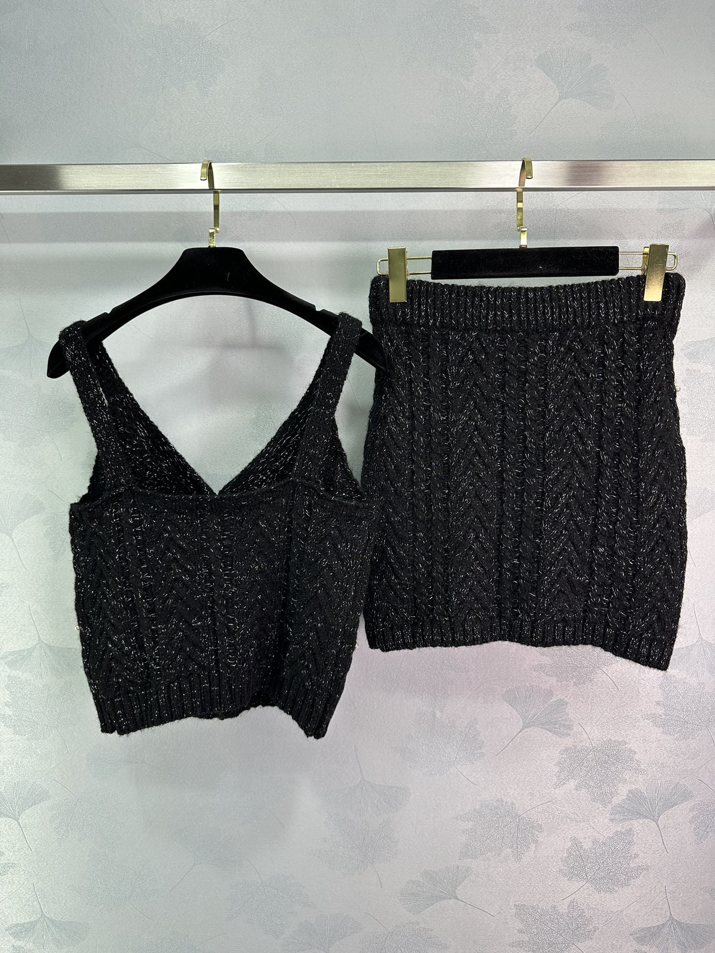 Fashionable Knitting Suit with Pearl Embroidery and Classic Vests for Women - 图片 9