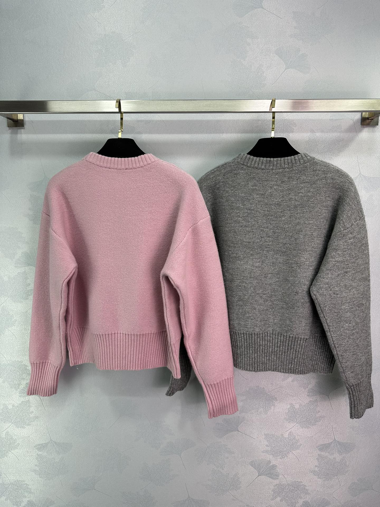 Tailor-Made Wool Sweaters Enhance P483 Women’s Suit with Round-Collar Design - 图片 9