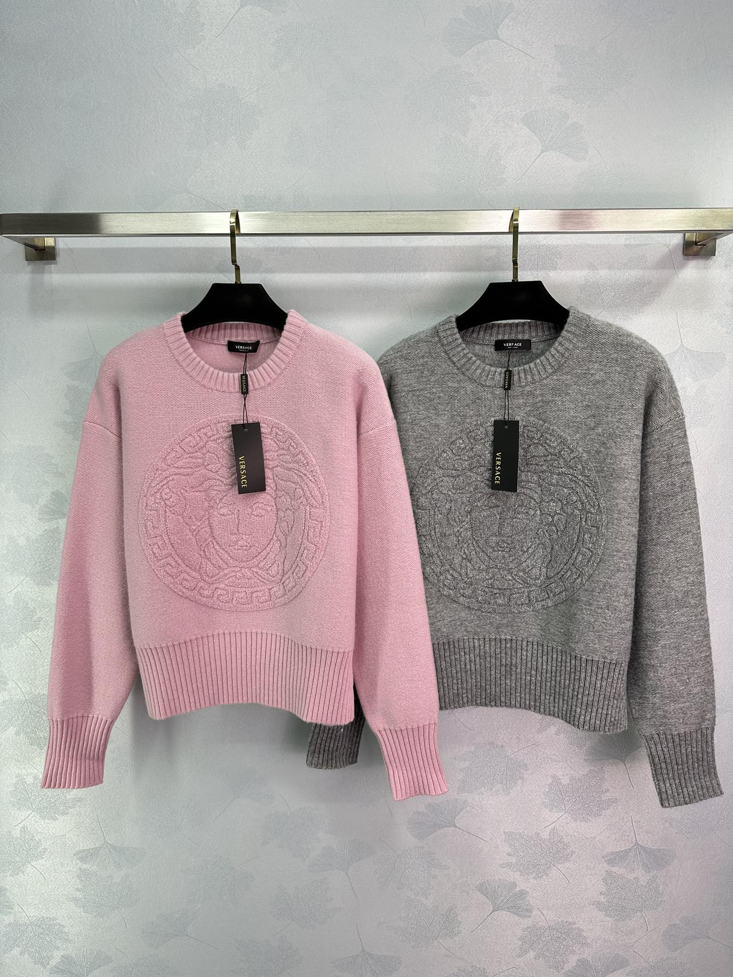 Tailor-Made Wool Sweaters Enhance P483 Women’s Suit with Round-Collar Design - 图片 1