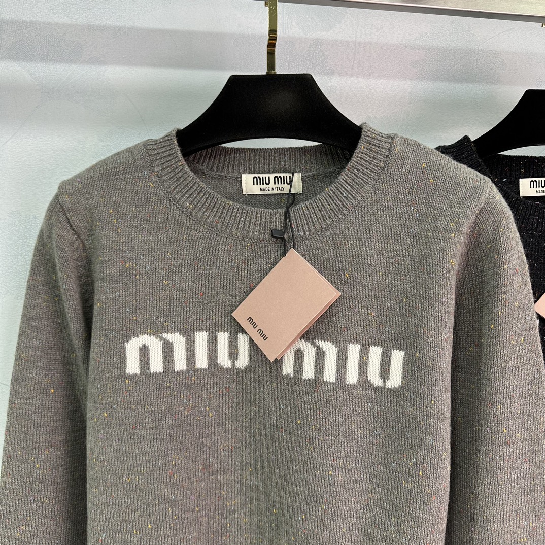 Miumi*24秋冬新款针织圆领套头经典品牌字母提花常规版型简约时髦日常休闲百搭尺码sml