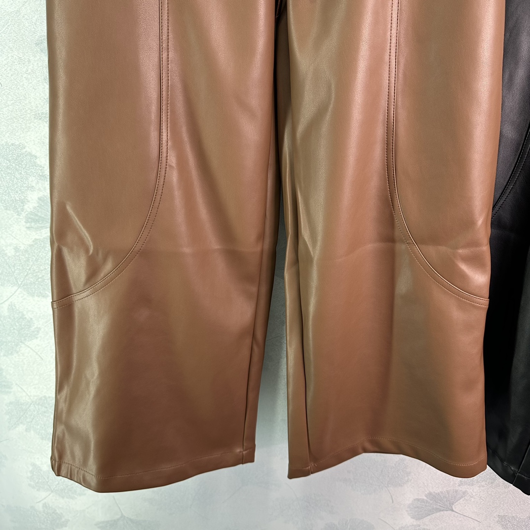 Sumptuous Velvet Wrappings: Goddess-like Monolith with Stylish Sophistication - 图片 4