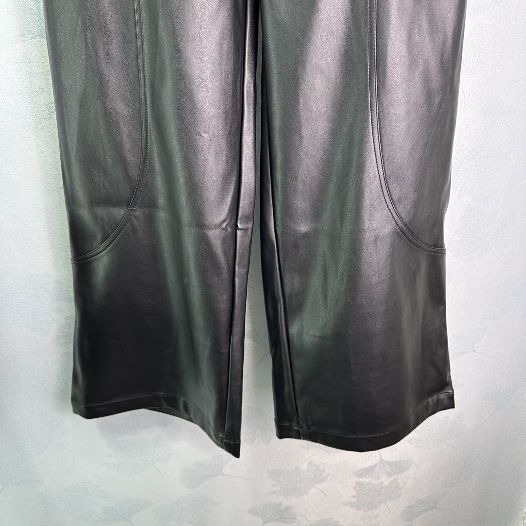 Sumptuous Velvet Wrappings: Goddess-like Monolith with Stylish Sophistication - 图片 7