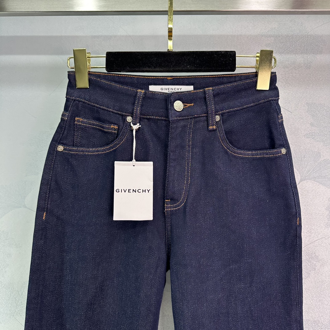 “Autumn/Winter Women’s Uniform: Tweed Jeans Packed with Excellence and YB Supplements” - 图片 5