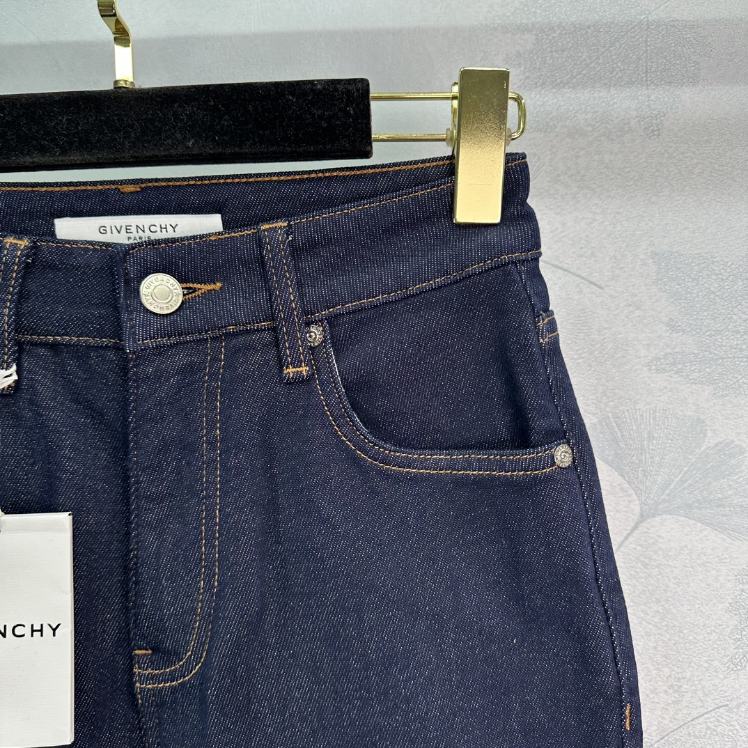 “Autumn/Winter Women’s Uniform: Tweed Jeans Packed with Excellence and YB Supplements” - 图片 3