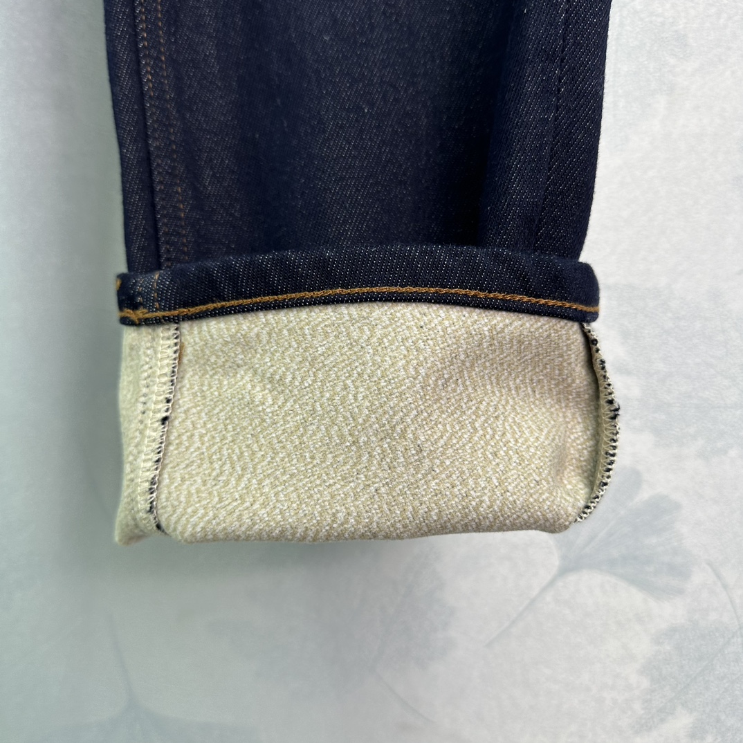 “Autumn/Winter Women’s Uniform: Tweed Jeans Packed with Excellence and YB Supplements” - 图片 7