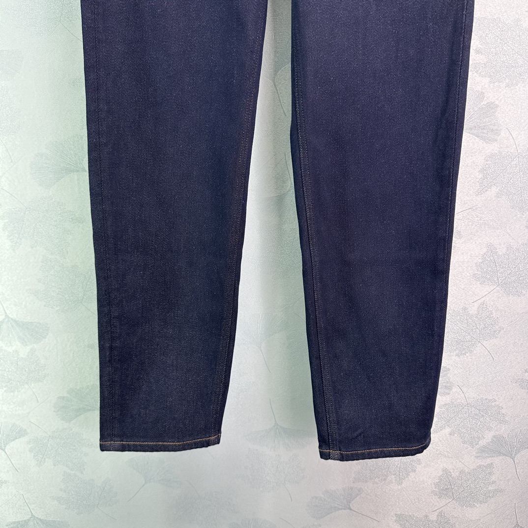“Autumn/Winter Women’s Uniform: Tweed Jeans Packed with Excellence and YB Supplements” - 图片 6