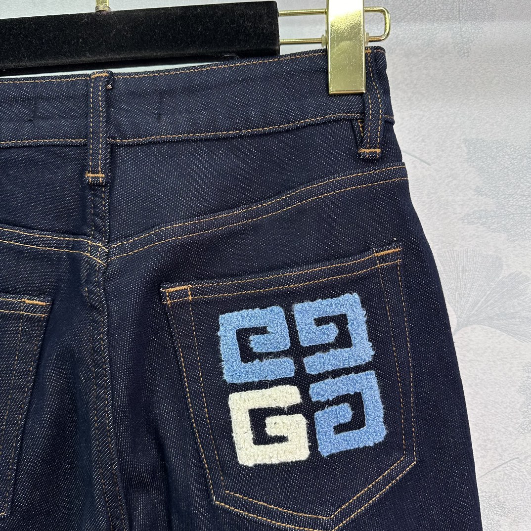 “Autumn/Winter Women’s Uniform: Tweed Jeans Packed with Excellence and YB Supplements” - 图片 8