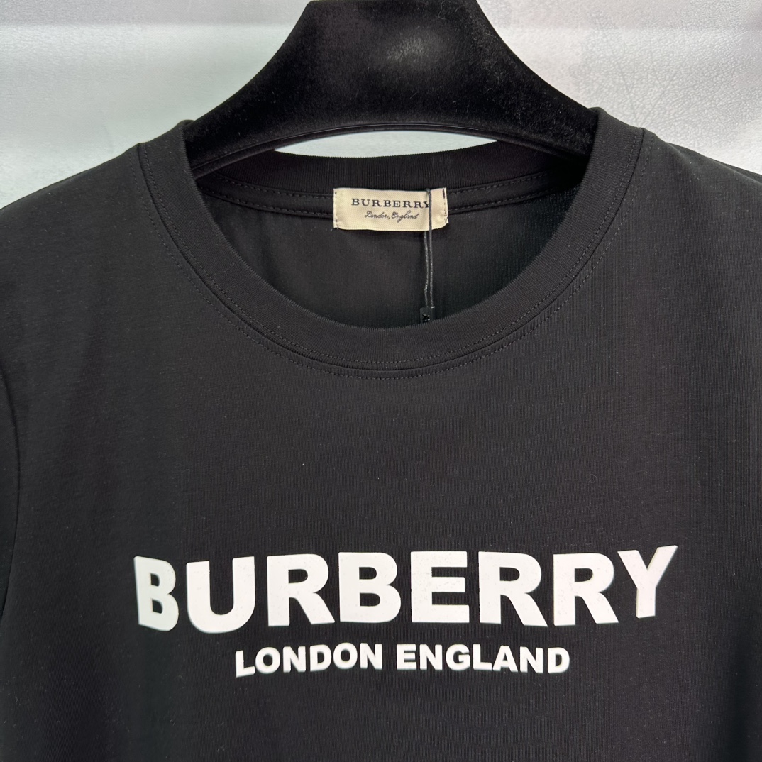 New Burberry Four-Chrome Letter Short Sleeve Suit with Cosmopolitan Design & Strong Cotton Material - 图片 6