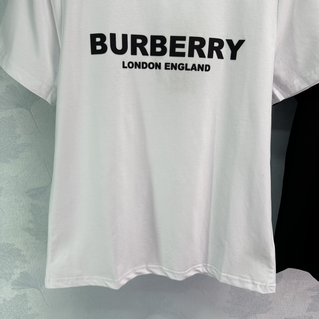 New Burberry Four-Chrome Letter Short Sleeve Suit with Cosmopolitan Design & Strong Cotton Material - 图片 4