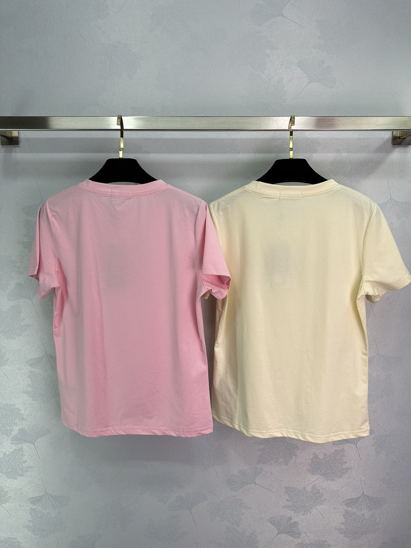 Stylish Burberry 24-Year-Old Short Sleeve Suit with Cotton Material and Unique Design - 图片 9