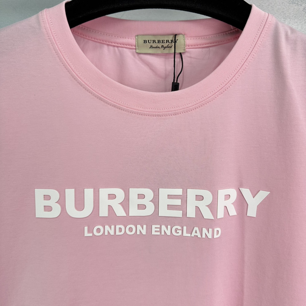 Stylish Burberry 24-Year-Old Short Sleeve Suit with Cotton Material and Unique Design - 图片 3
