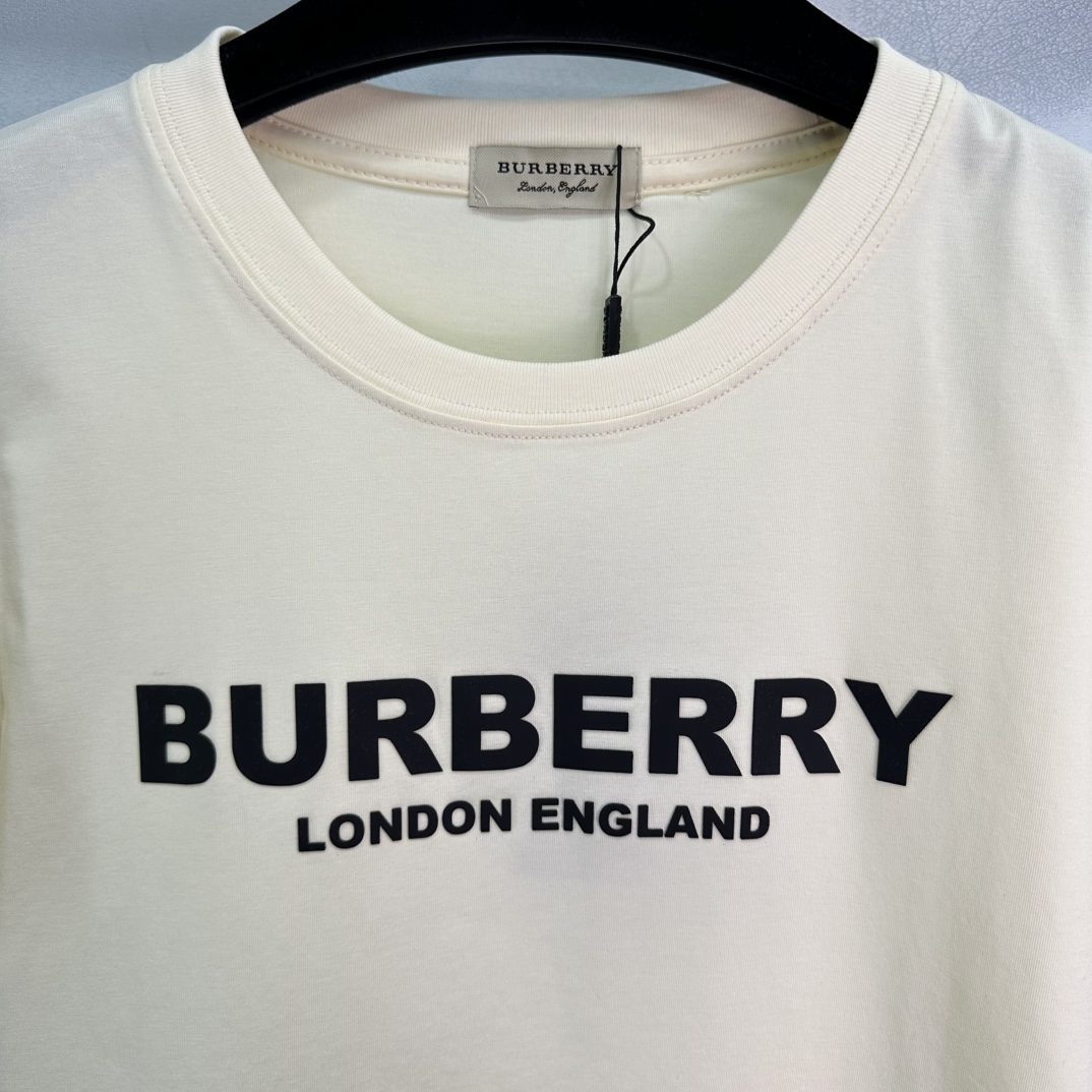 Stylish Burberry 24-Year-Old Short Sleeve Suit with Cotton Material and Unique Design - 图片 6