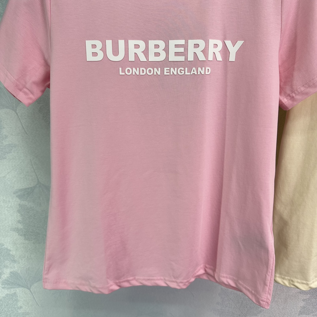 Stylish Burberry 24-Year-Old Short Sleeve Suit with Cotton Material and Unique Design - 图片 4