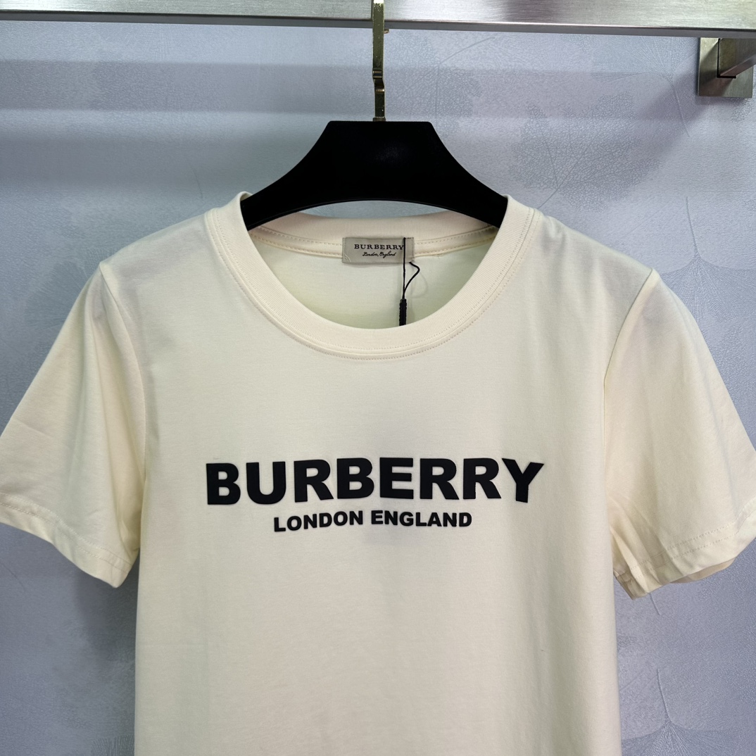 Stylish Burberry 24-Year-Old Short Sleeve Suit with Cotton Material and Unique Design - 图片 5