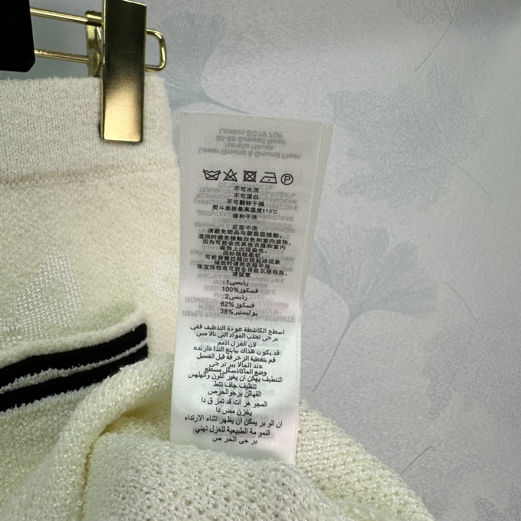 New 2025 Female Suit with Butterflies Knitting Shorts in White and Black - 图片 8